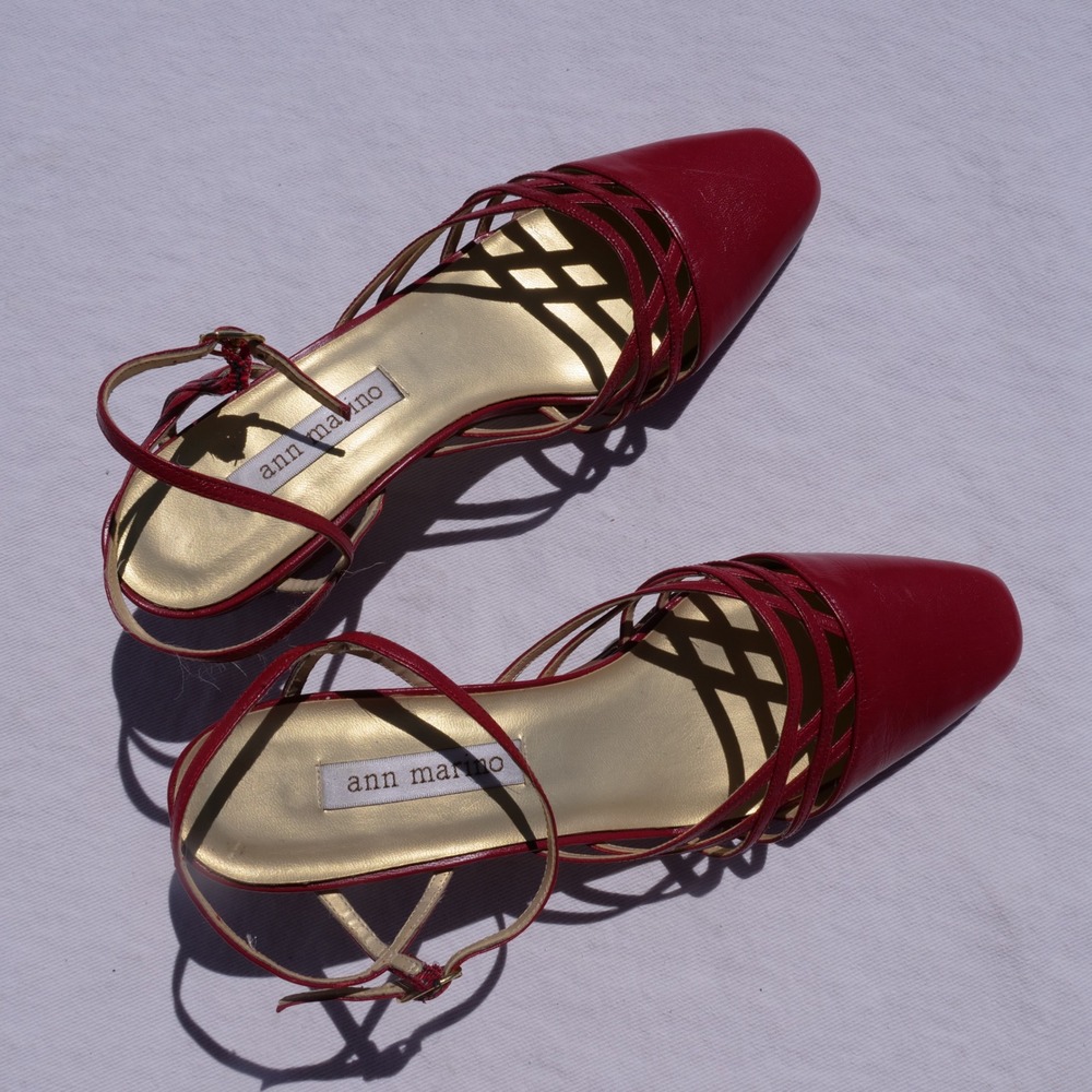 Vintage 90s Ann Marino cherry red strappy leather pupms - Picture 3 of 7
